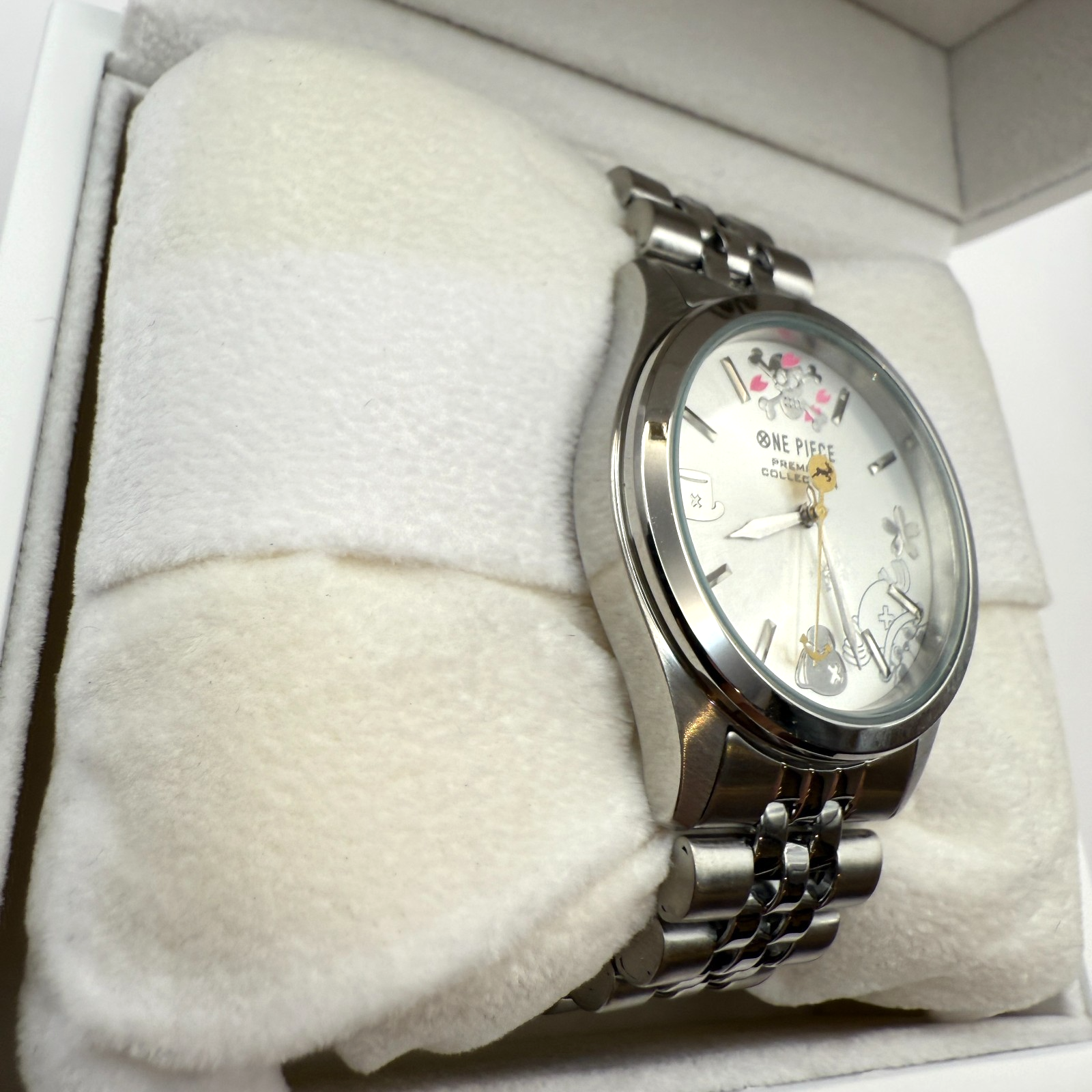 ONE PIECE Tony Tony Chopper wristwatch Memories of Cherry Blossoms Rosé Log5