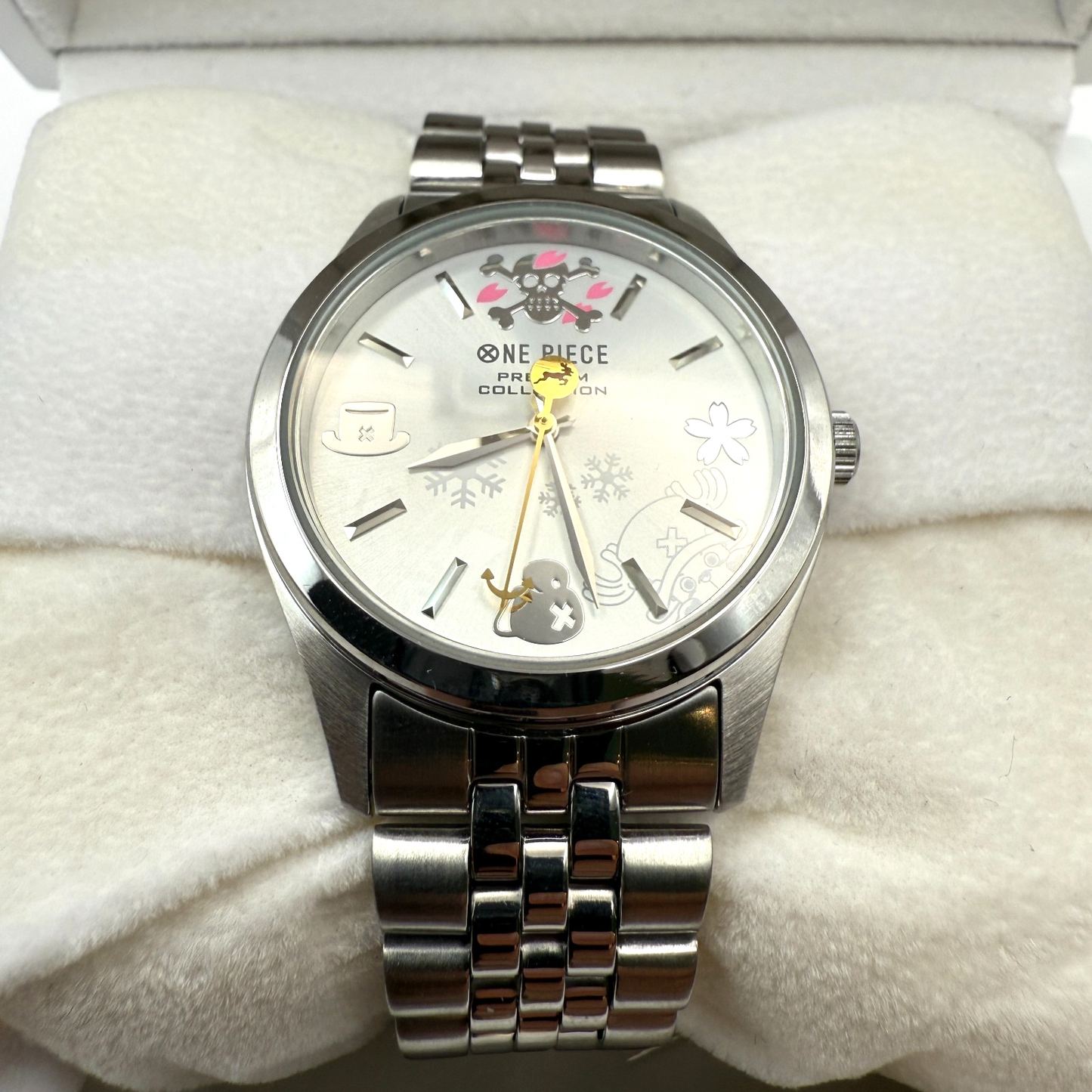 ONE PIECE Tony Tony Chopper wristwatch Memories of Cherry Blossoms Rosé Log3