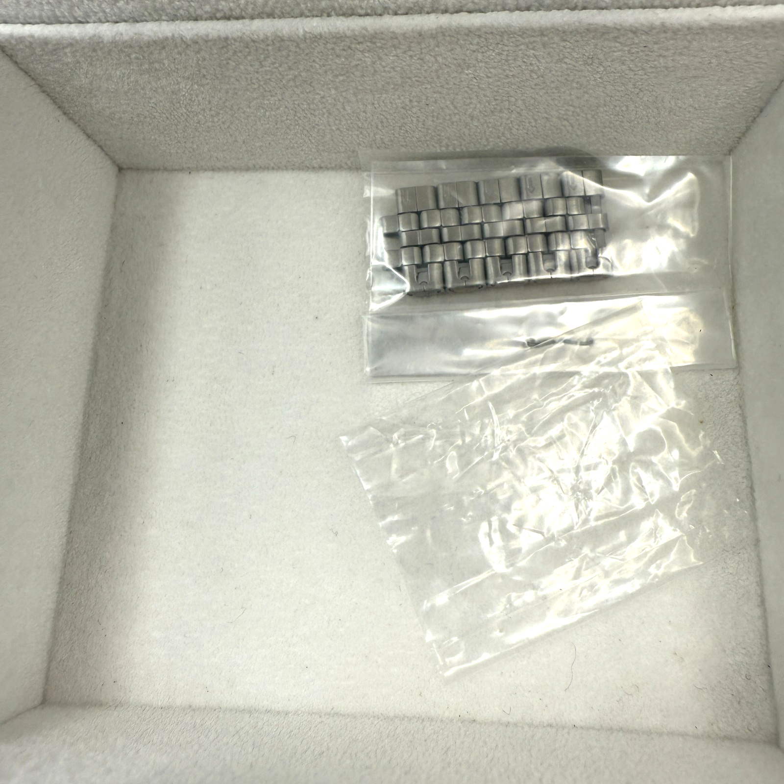 ONE PIECE Tony Tony Chopper wristwatch Memories of Cherry Blossoms Rosé Log15